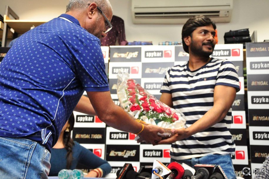 Bengal-Tiger-Movie-Team-Spykar-Store-Jubilee-Hills